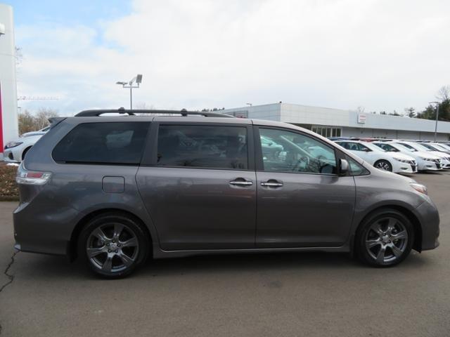 used 2017 toyota sienna se 8-passenger eugene, or 97401 for sale in college crest, oregon