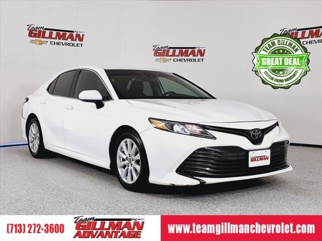 2019 toyota camry le