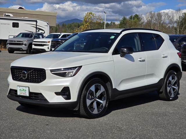 2024 volvo xc40 b5 plus dark theme
