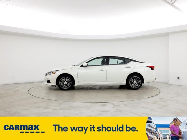 2022 nissan altima sv
