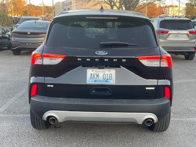 2020 ford escape se