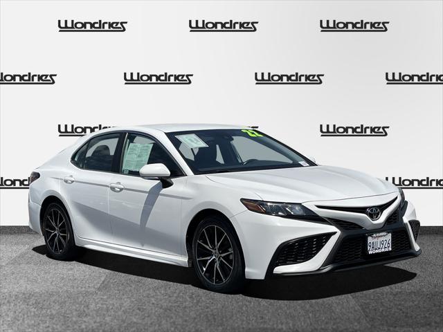 2022 toyota camry se