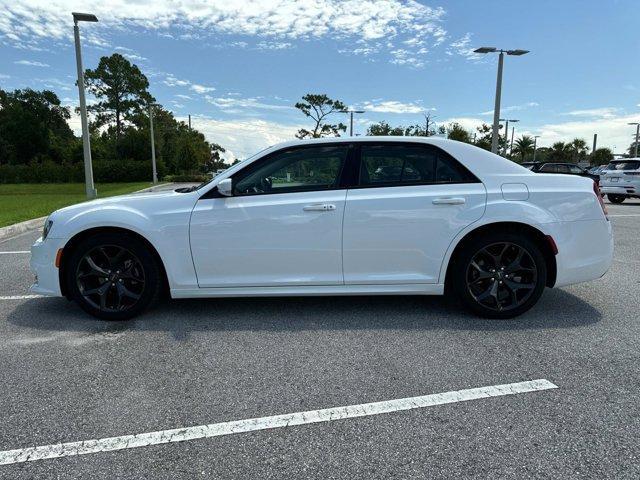 2023 chrysler 300 touring l