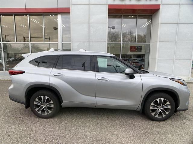2022 toyota highlander xle