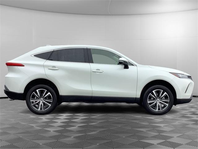 2022 toyota venza le