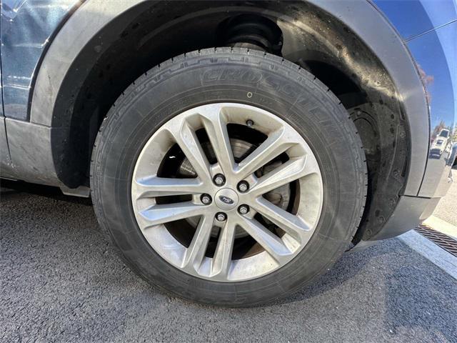 2017 ford explorer base