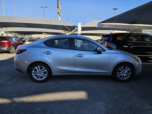2017 toyota yaris ia base