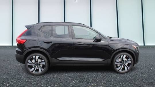2025 Volvo XC40