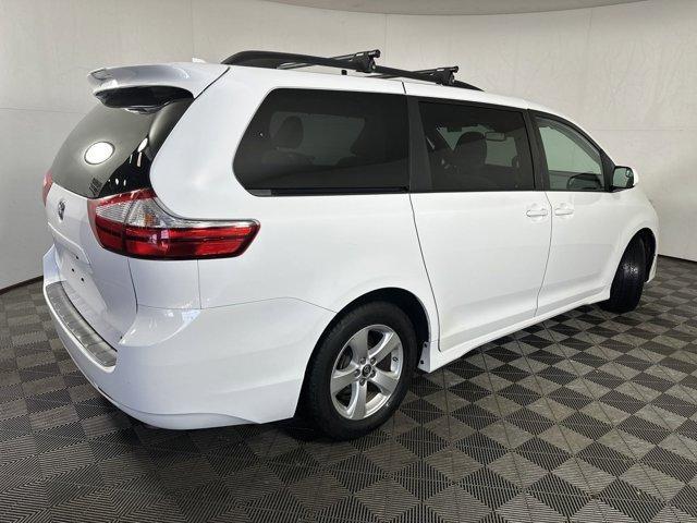 2019 toyota sienna l