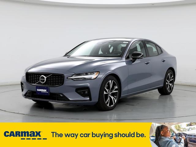 2024 volvo s60 b5 plus dark theme