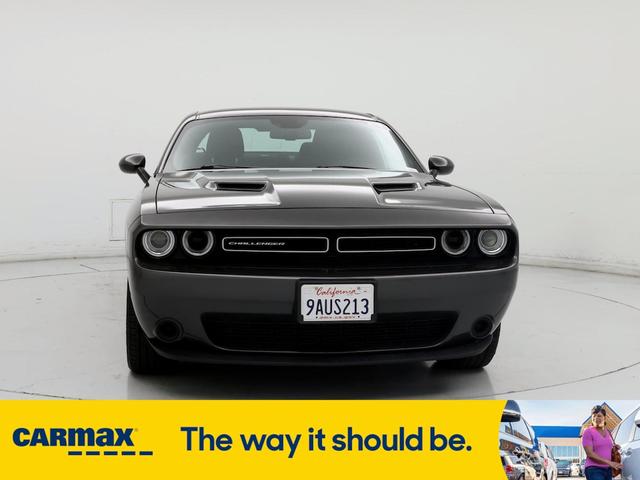 2022 dodge challenger sxt