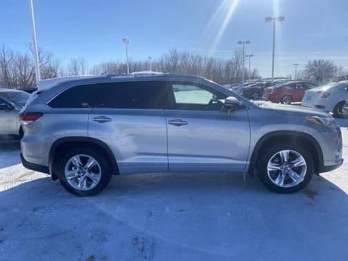 2017 toyota highlander limited platinum in beaverdale heights, iowa