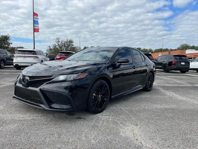 2022 toyota camry se