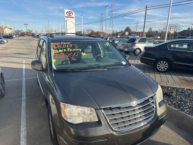 2010 chrysler town & country touring