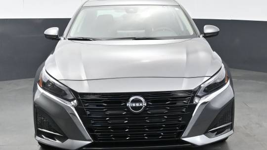 2024 Nissan Altima sv premium package