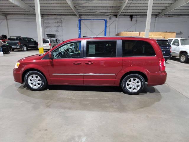 2013 chrysler town & country touring
