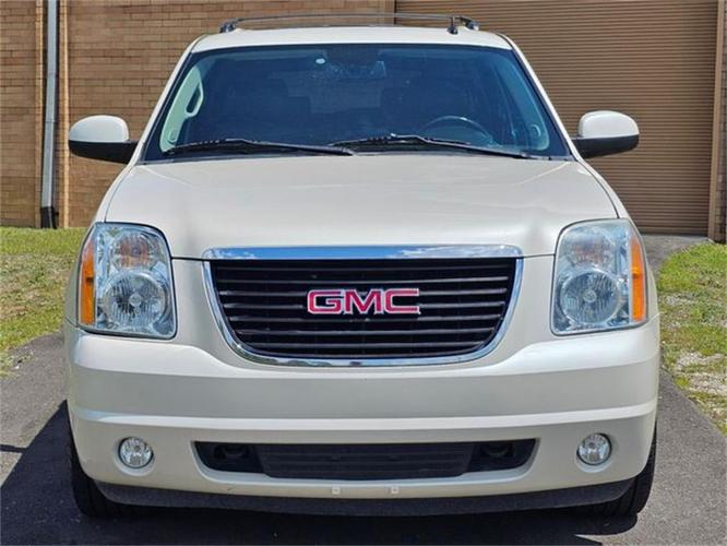 2013 gmc yukon in hope mills, north carolina
