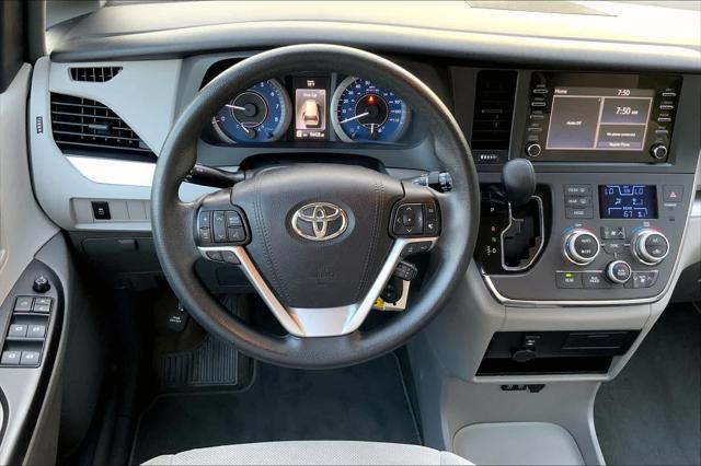 2018 toyota sienna l
