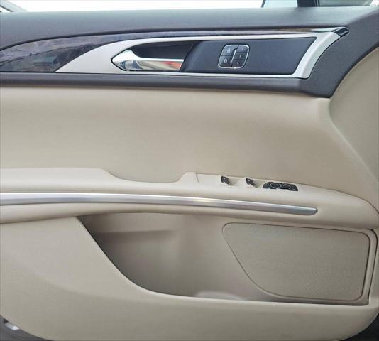 2016 lincoln mkz base
