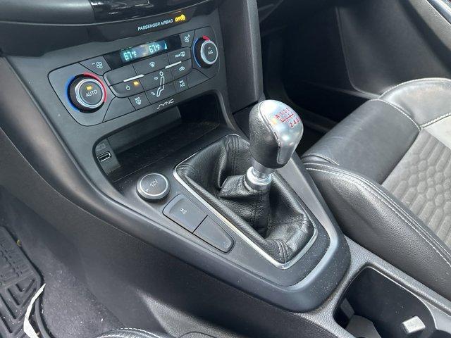 2017 ford focus st base