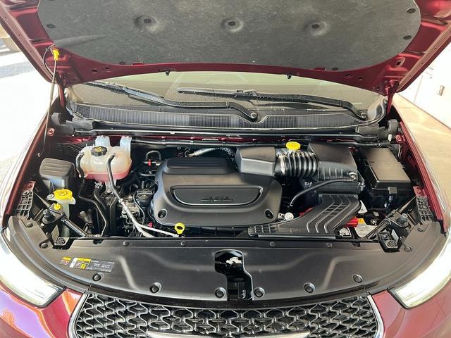2023 chrysler pacifica touring-l