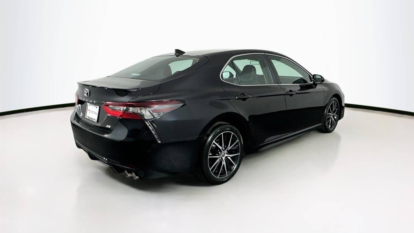 2023 toyota camry se