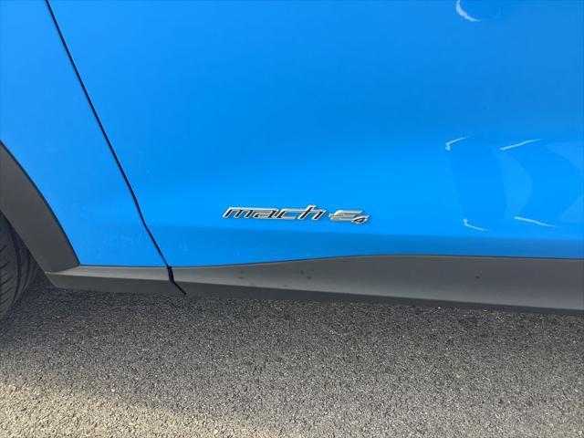 2022 ford mustang mach-e select