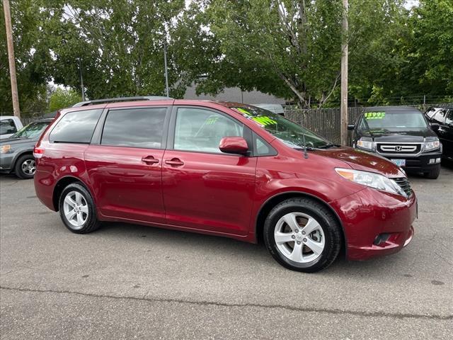 2014 toyota sienna le