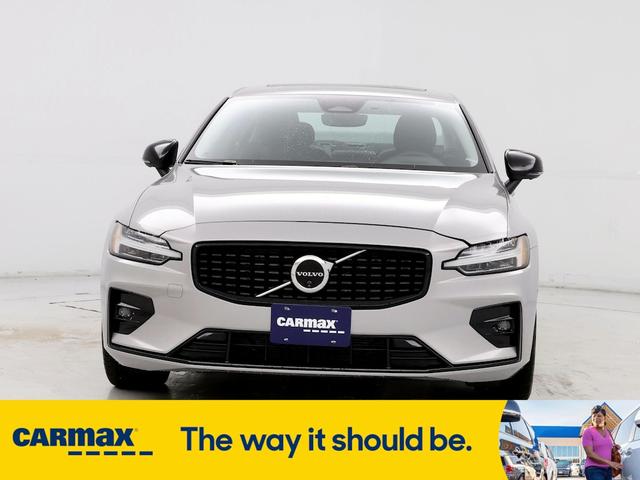2024 volvo s60 b5 core dark theme