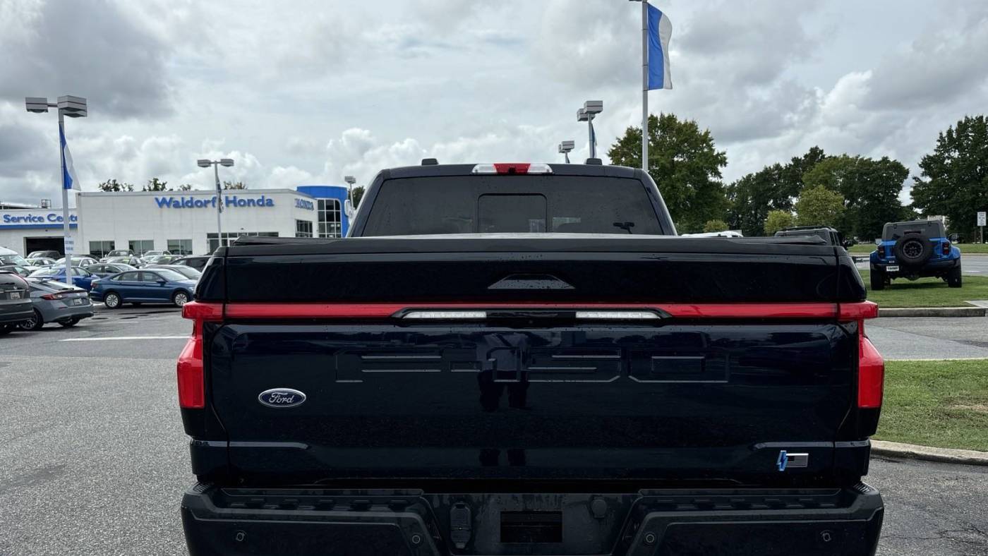 2023 ford f-150 lightning lariat