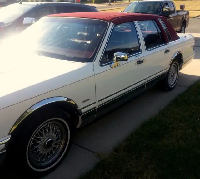 excellent low mileage (53k) lincoln towncar. nice, clean, smooth drive