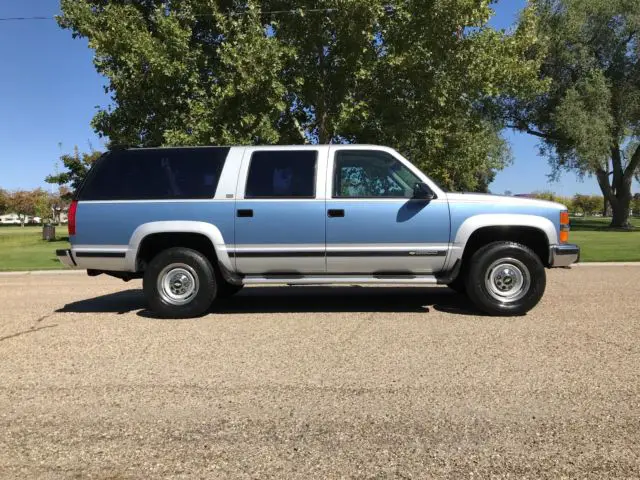 1994 chevrolet suburban silverado k2500 4x4 with only 110.000 actual miles