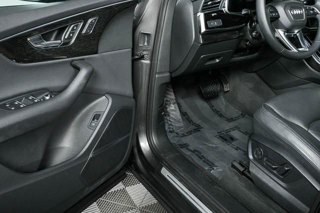 2022 audi q7 55 premium plus