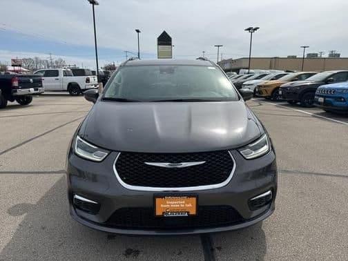 2022 chrysler pacifica touring-l in appleton, wisconsin
