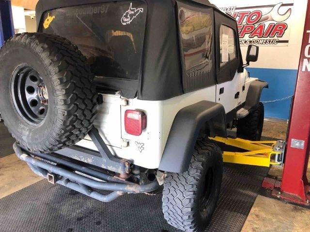 1992 jeep wrangler 6-cyl, 4.0 liter manual, 5-spd runs great