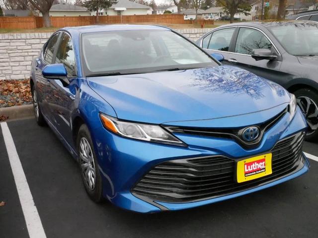 2020 toyota camry hybrid le