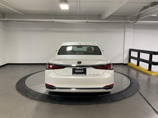 2022 lexus es 250 base