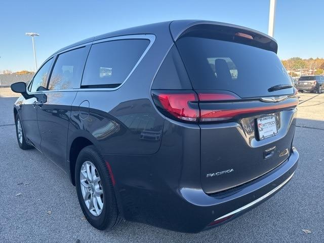 2023 chrysler pacifica touring-l