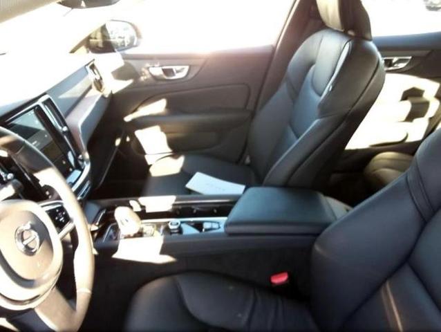 2024 volvo s60 b5 plus dark theme
