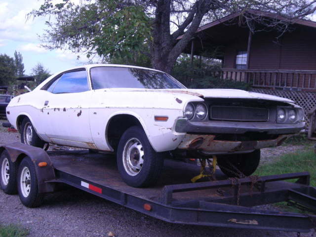 1970 dodge challenger 318 floor shift console automatic white red interior