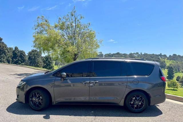2019 chrysler pacifica touring-l plus