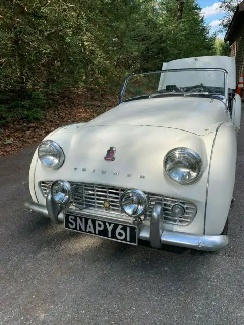 1961 triumph tr3a with hardtop