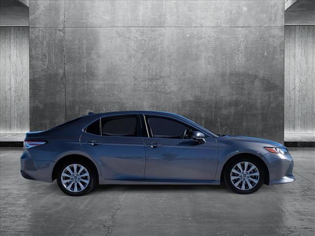 2019 toyota camry le