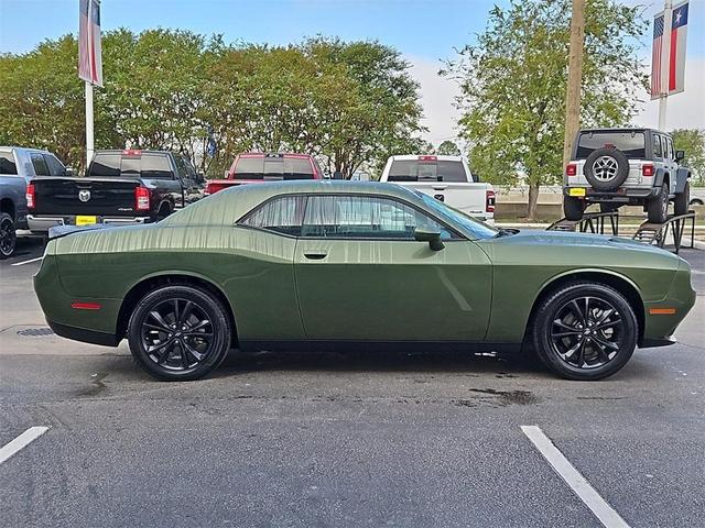 2022 dodge challenger sxt