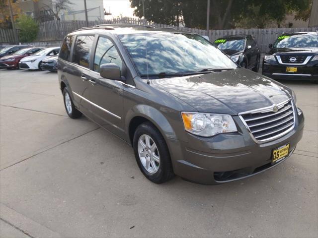 2010 chrysler town & country touring