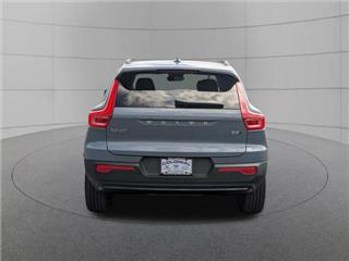 2023 Volvo XC40 b5 plus dark theme