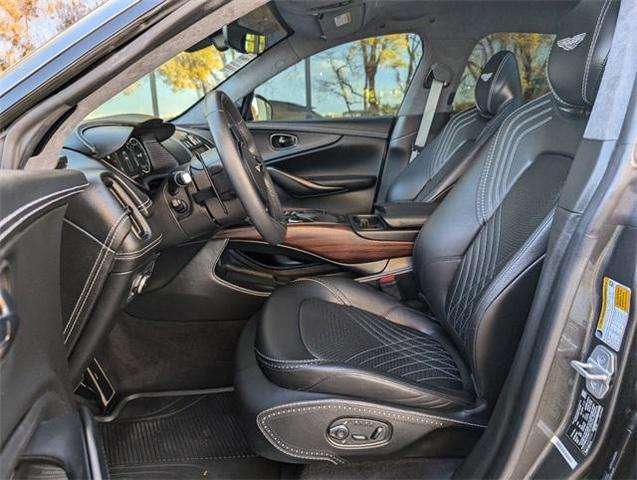 2021 aston martin dbx base