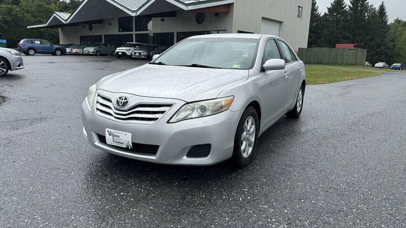 2011 toyota camry le