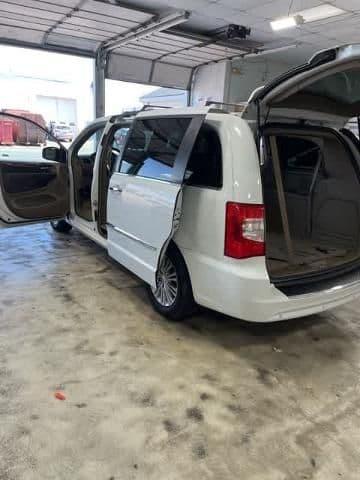 2015 chrysler town & country touring-l in sterling heights, michigan