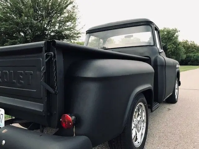 1959 chevy 3100 apache big black glass 350 & 700r4 trans daily driver excellent